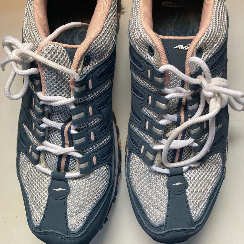 Avia pink and grey tennis shoes